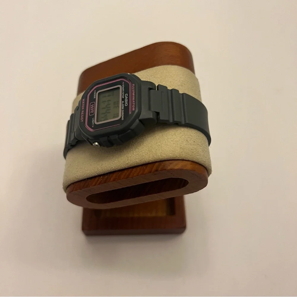 Casio Women's LA20WH-8A Classic Digital Watch Gray and‎ Pink